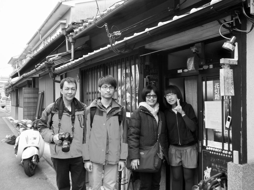 Nostalgic Guesthouse For 1 To 3 Females Or A Group Of 4 People Or More Kyoto Exteriör bild